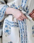 Blue & White Floral naisten vohveli-kylpytakki Puuvillavaatteet Powell Craft