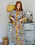 Grey coral & mustard floral naisten kimono aamutakki Puuvillavaatteet Powell Craft 