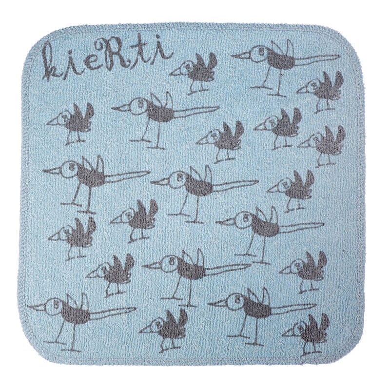 Kiertin Hamppuinen tiskirätti Parvi, jossa vaaleansinisellä pohjalla parvi hauskoja harmaita lintuja ja teksti "kierti" vasemmassa yläkulmassa.