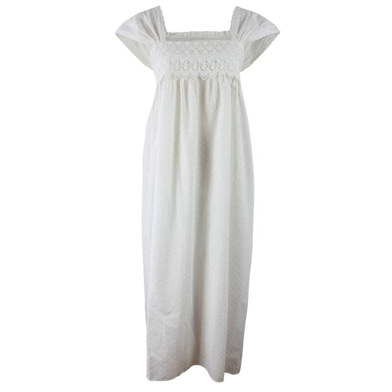 Valkoinen Swiss dot -puuvillasta valmistettu naisten Maud-yöpaita brändiltä Powell Craft. 