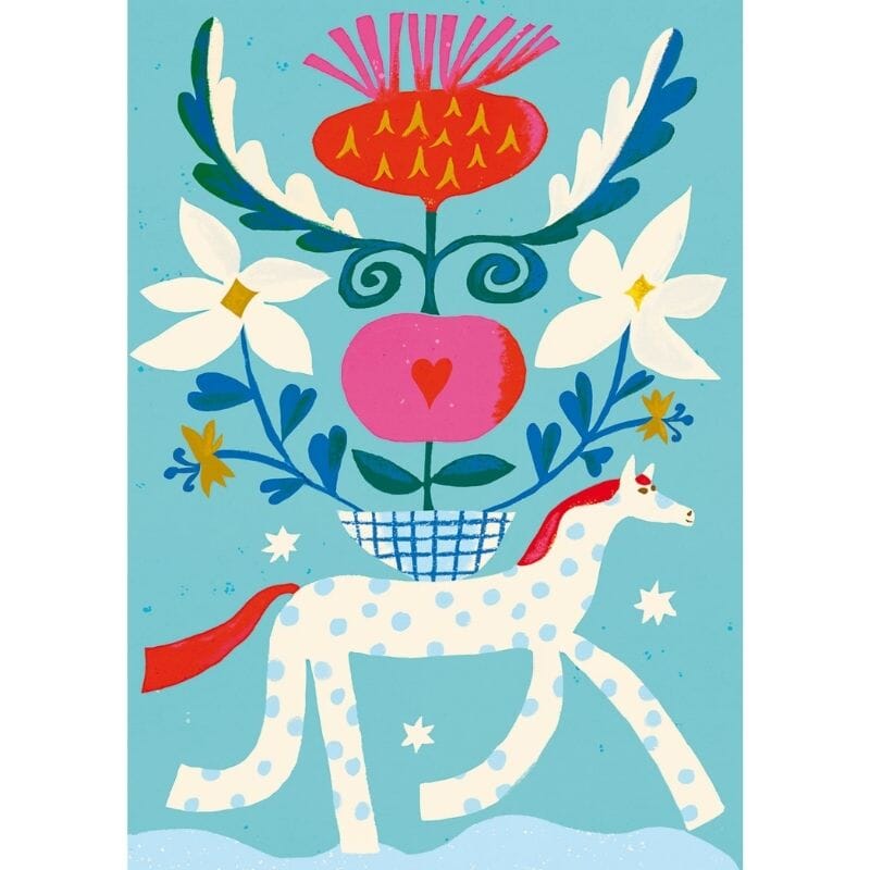 Kehvola Designin Natale postikortissa turkoosilla taustalla valkoinen vaaleansinipilkullinen hevonen, jonka selän päällä ruukku, josta kasvaa isoja kauniita kukkia.