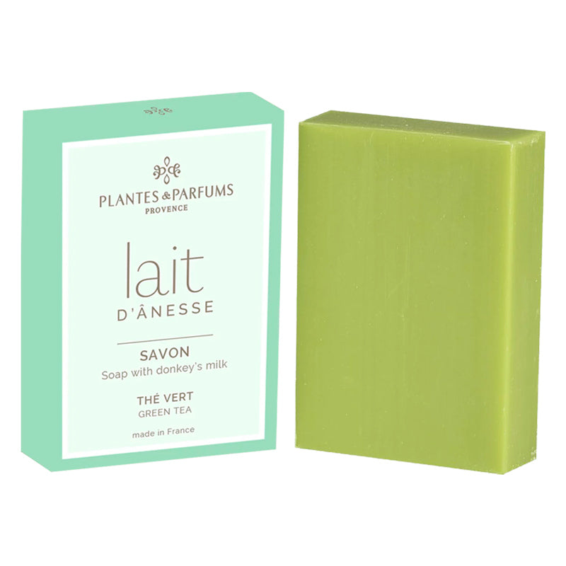 Plantes & Parfums Provencen 100 gramman vihreältä teeltä tuoksuva ja kirkkaan vihreä aasinmaitopalasaippua mintunvihreässä kartonkipakkauksessa. 