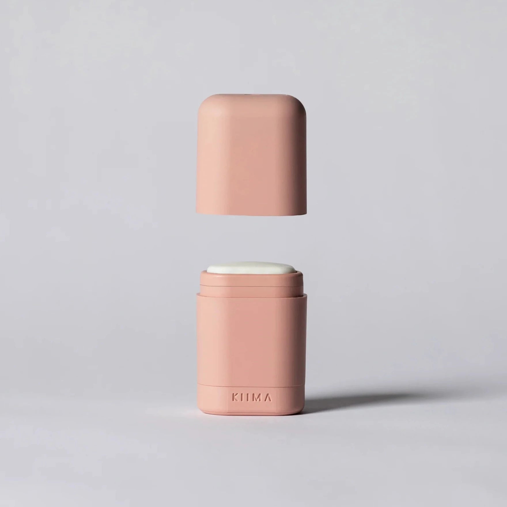 KIIMA -deodoranttiaplikaattori sävyssä roosa, sisällään Kaurilan saunan deopala.