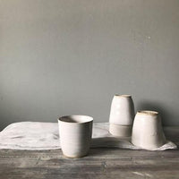 Korvaton muki pieni valkoinen Ceramics Tuias 