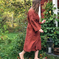 Saunatonttu Mailin Pellavakylpytakki ruoste Bathrobe Saunatonttu by Kaurilan Sauna 