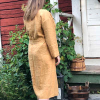 Saunatonttu Mailin Pellavakylpytakki sinappi Bathrobe Saunatonttu by Kaurilan Sauna 