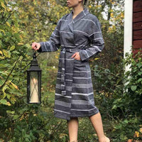 Saunatonttu Roosan hamam-kylpytakki Hiili Bathrobe Saunatonttu by Kaurilan Sauna L Hiili 