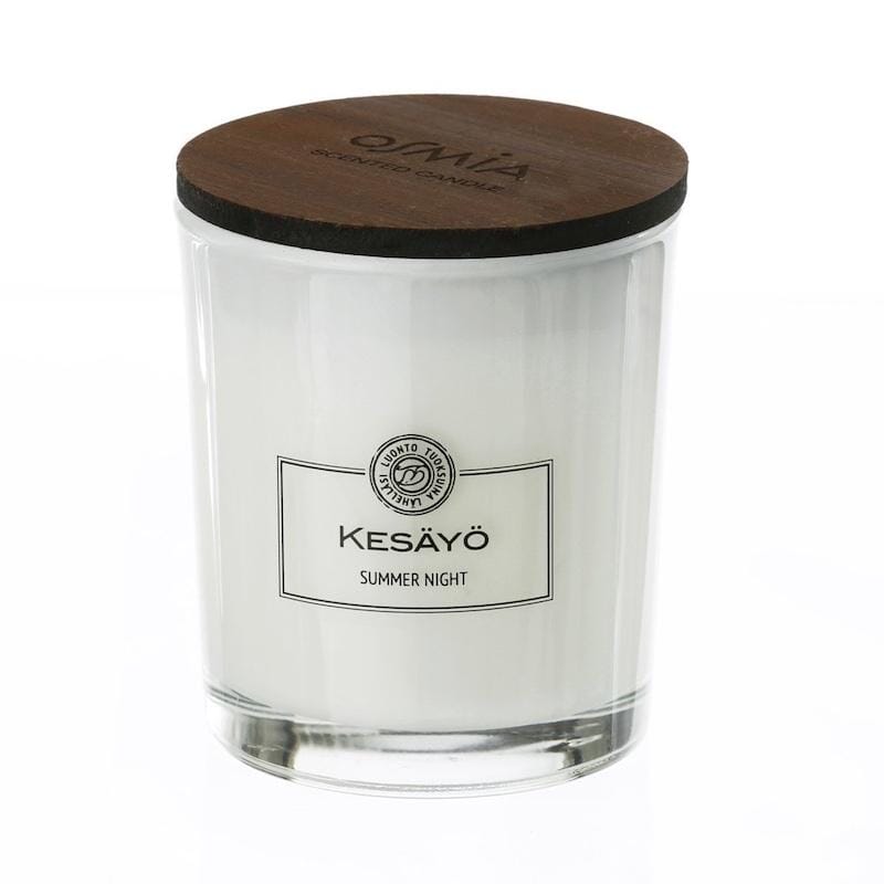 Osmia Kesäyö -tuoksukynttilä 150 g valkoisessa lasisessa purkissa, jossa kaunis puinen kansi.