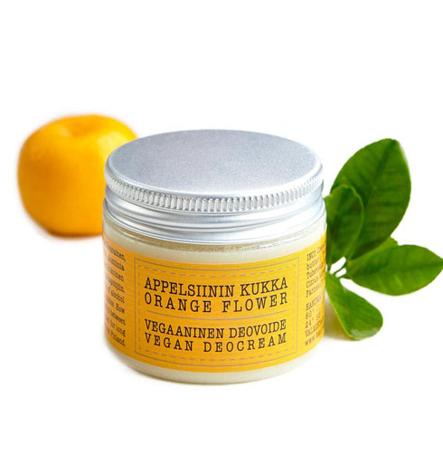 Kaurilan Saunan vegaaninen appelsiininkukilta tuoksuva deovoide oranssissa kierrekorkillisessa muovipurkissa.